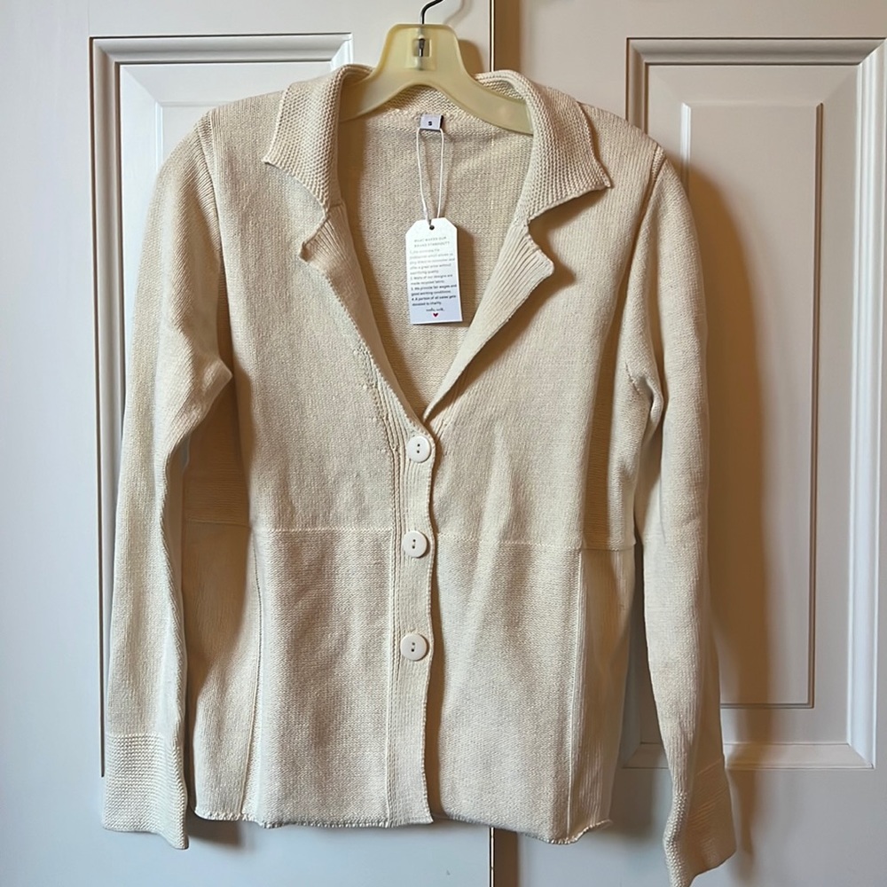 Ivory Button Up V-Neck Cardigan Sweater size small. New with tags - never worn